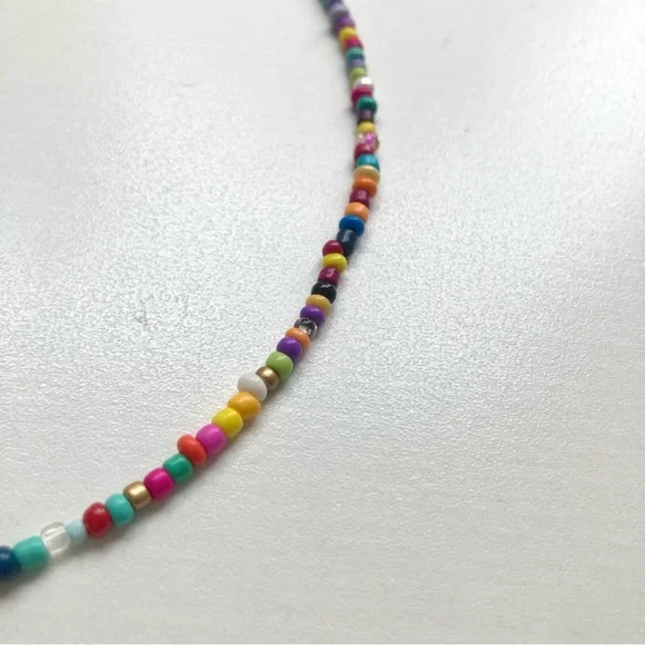 MULTI-COLOR INDIE BEADED NECKLACE - Picture 3 of 3